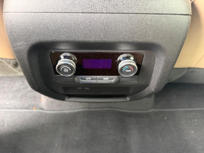 Buick Enclave Vehicle Full-screen Gallery Image 10