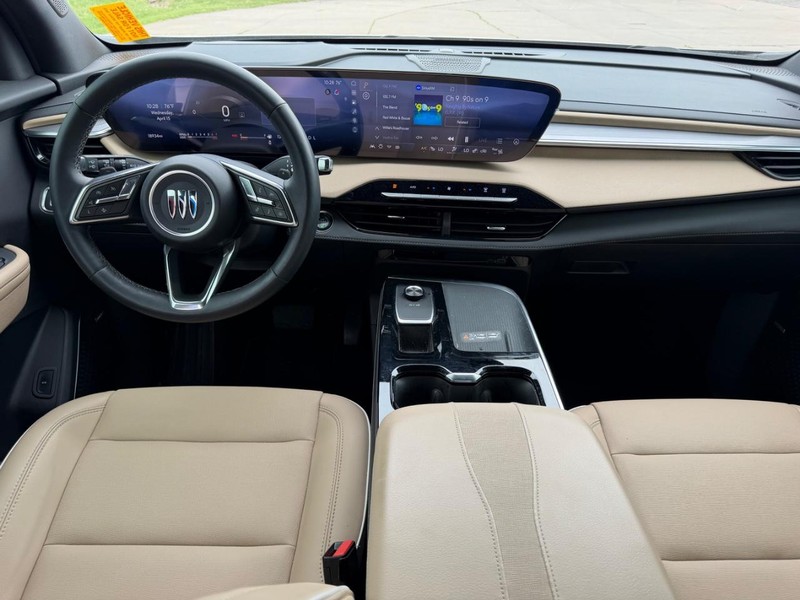 Buick Enclave Vehicle Full-screen Gallery Image 11