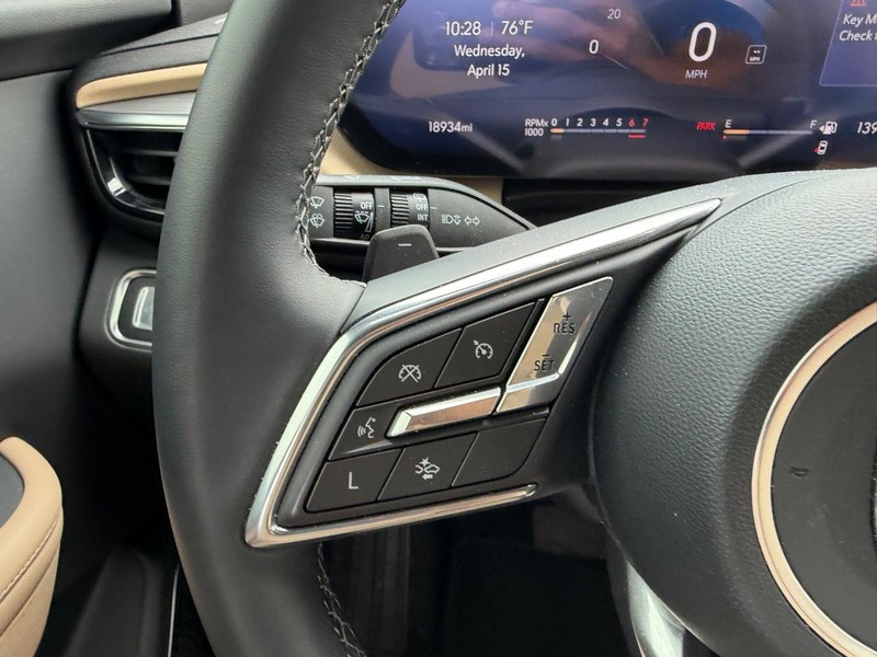 Buick Enclave Vehicle Full-screen Gallery Image 13