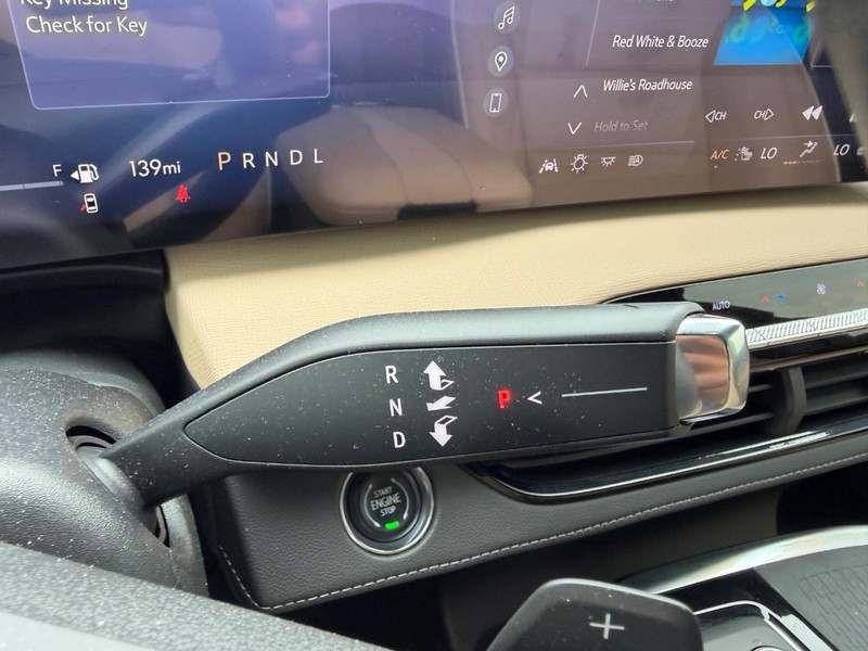 Buick Enclave Vehicle Full-screen Gallery Image 15