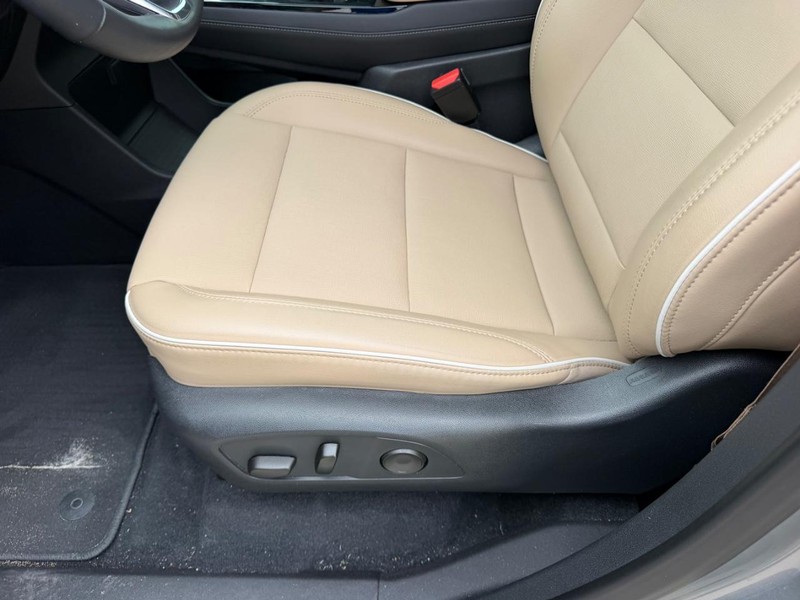 Buick Enclave Vehicle Full-screen Gallery Image 20