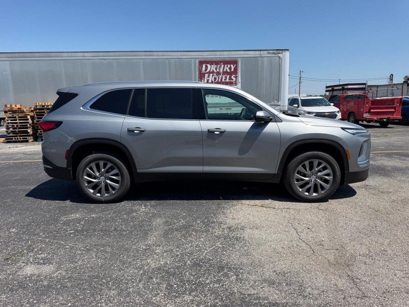 Buick Enclave Vehicle Full-screen Gallery Image 2
