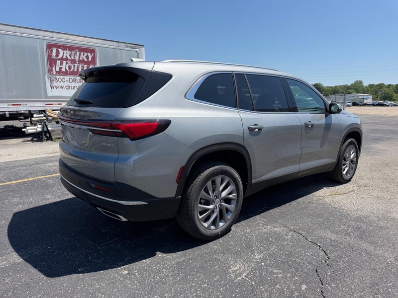 Buick Enclave Vehicle Full-screen Gallery Image 3