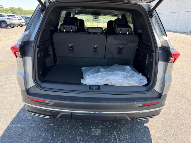 Buick Enclave Vehicle Full-screen Gallery Image 5