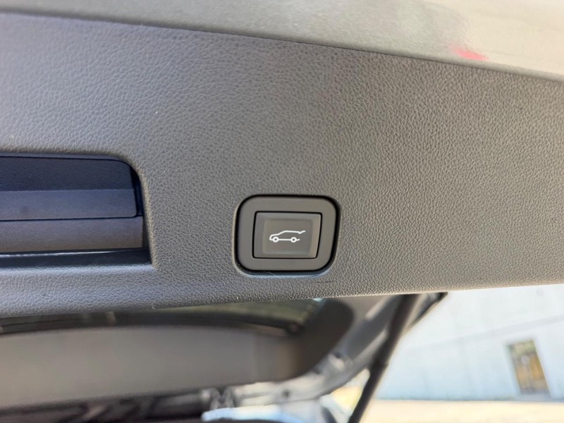 Buick Enclave Vehicle Full-screen Gallery Image 6