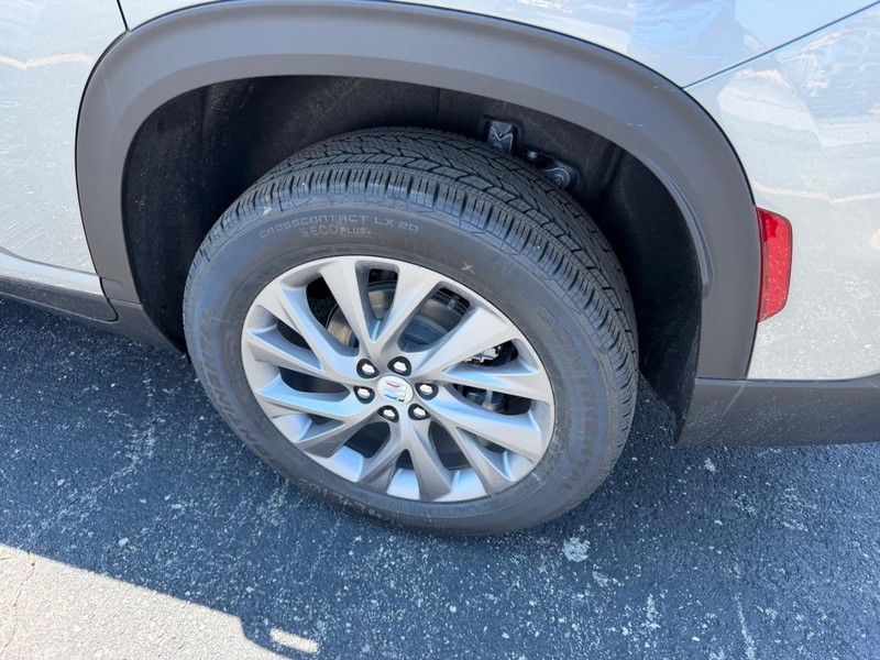 Buick Enclave Vehicle Full-screen Gallery Image 7