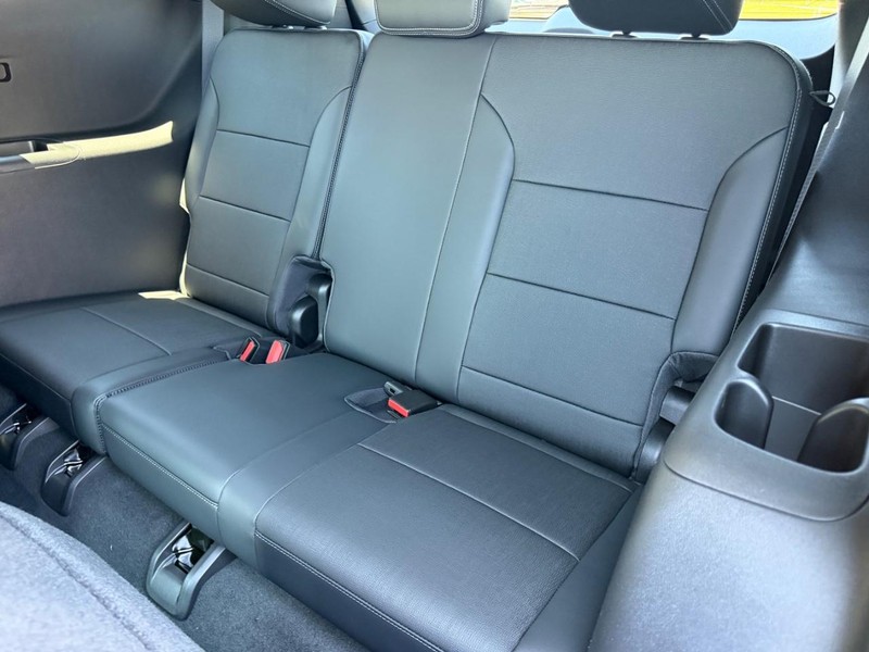Buick Enclave Vehicle Full-screen Gallery Image 8