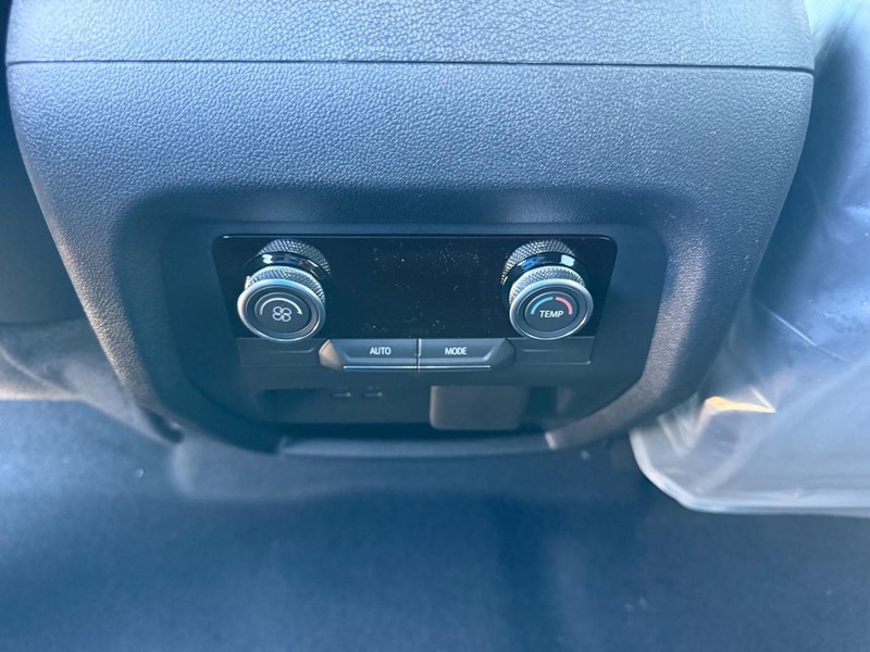 Buick Enclave Vehicle Full-screen Gallery Image 10