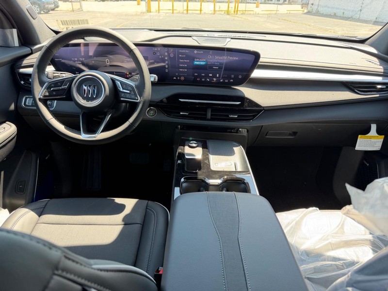 Buick Enclave Vehicle Full-screen Gallery Image 11