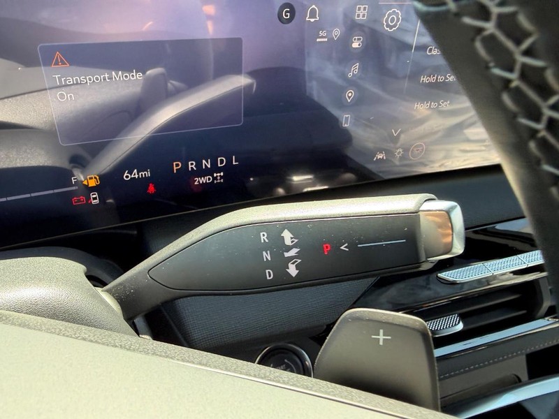 Buick Enclave Vehicle Full-screen Gallery Image 15