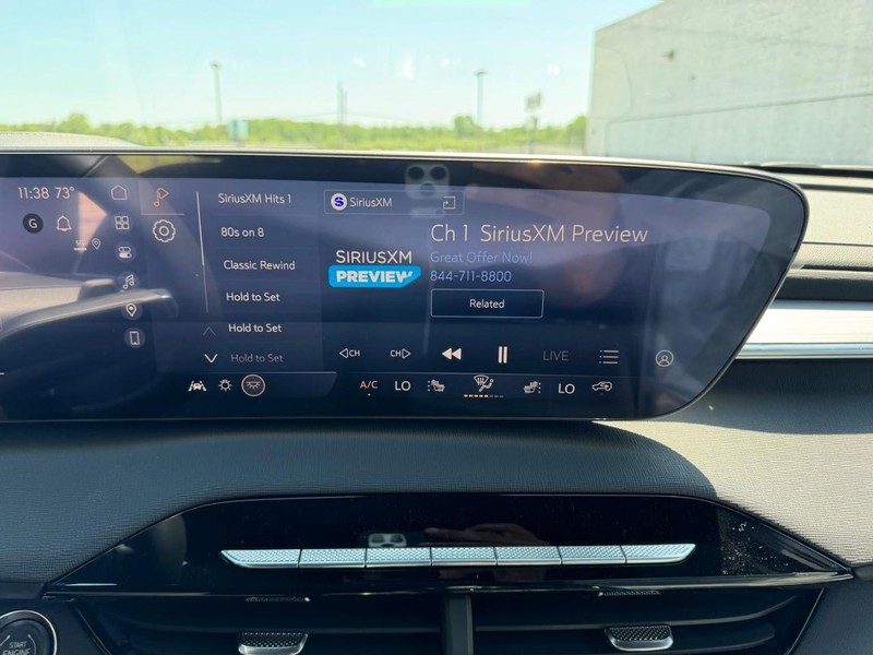 Buick Enclave Vehicle Full-screen Gallery Image 16