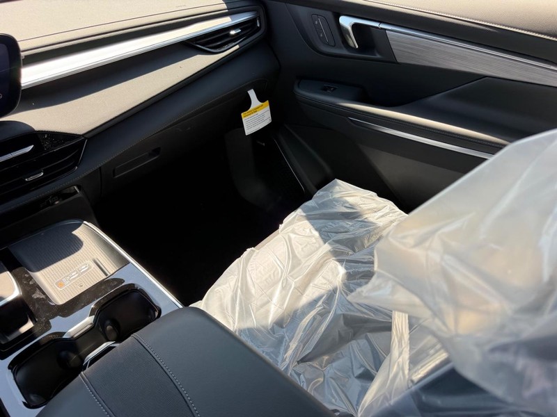 Buick Enclave Vehicle Full-screen Gallery Image 18