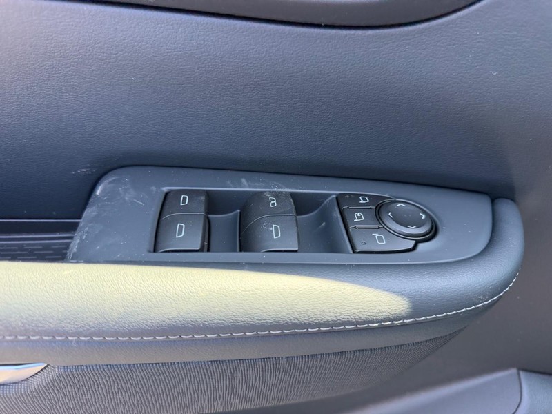 Buick Enclave Vehicle Full-screen Gallery Image 19