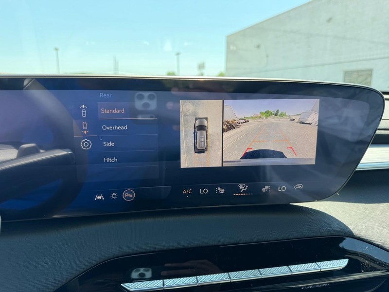 Buick Enclave Vehicle Full-screen Gallery Image 23