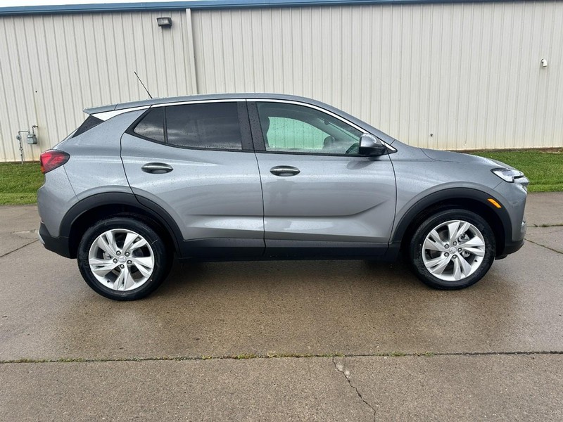 Buick Encore GX Vehicle Full-screen Gallery Image 2