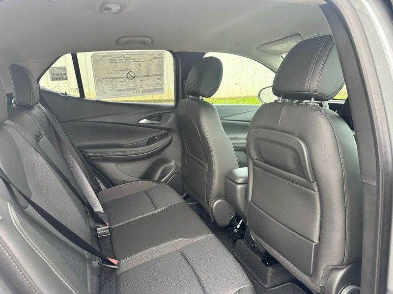 Buick Encore GX Vehicle Full-screen Gallery Image 4