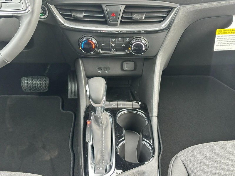 Buick Encore GX Vehicle Full-screen Gallery Image 8