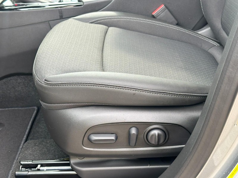 Buick Encore GX Vehicle Full-screen Gallery Image 10