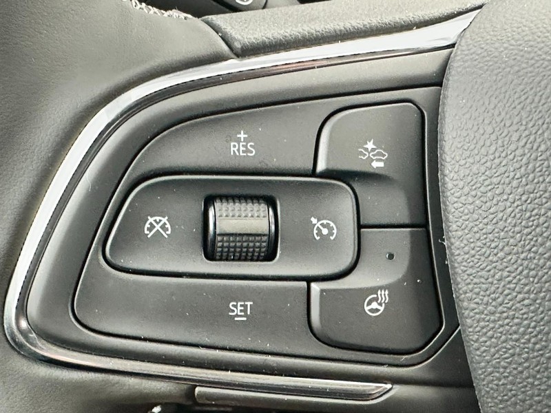 Buick Encore GX Vehicle Full-screen Gallery Image 11