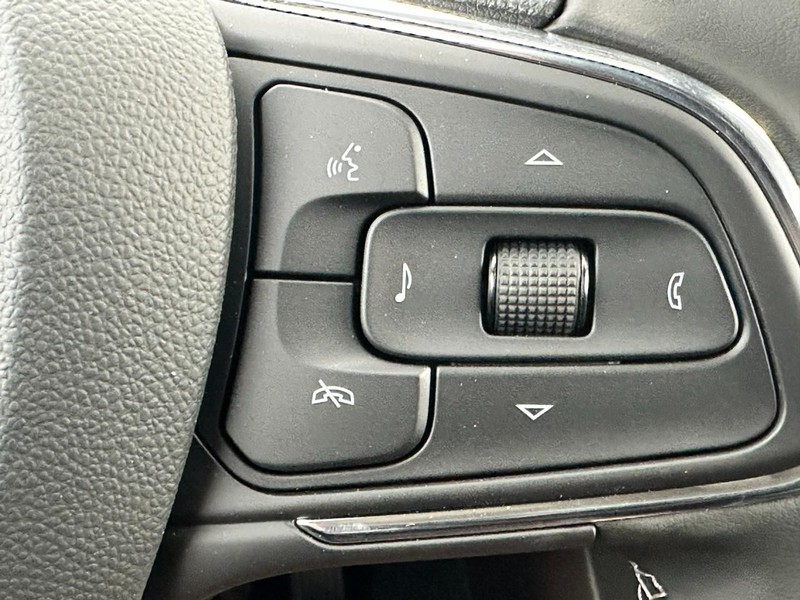 Buick Encore GX Vehicle Full-screen Gallery Image 12