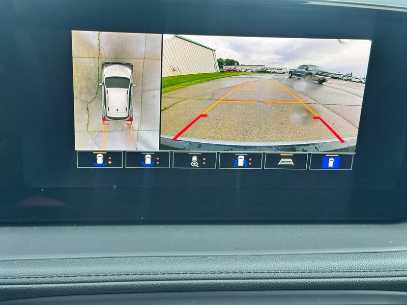 Buick Encore GX Vehicle Full-screen Gallery Image 14