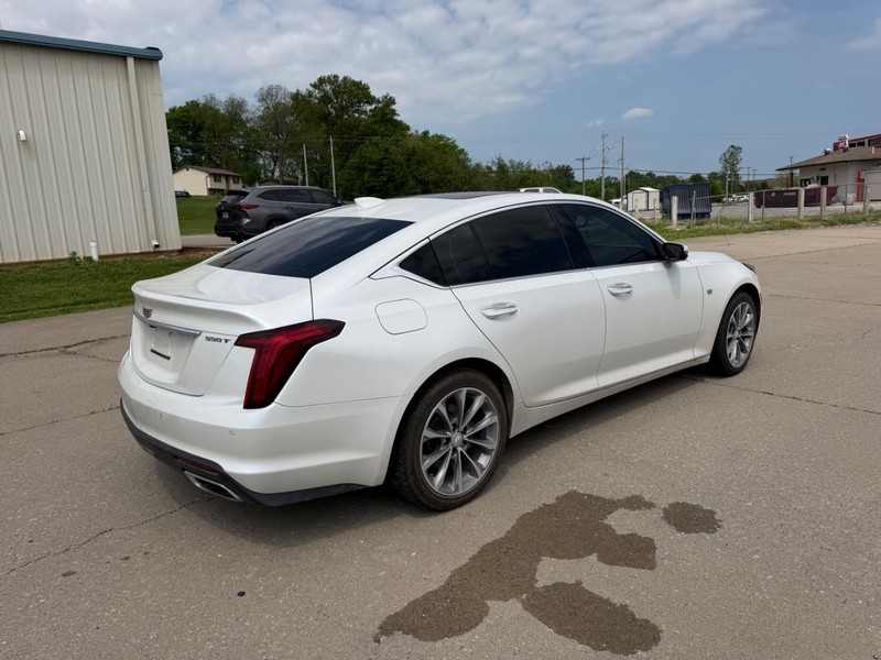 Cadillac CT5 Vehicle Full-screen Gallery Image 3