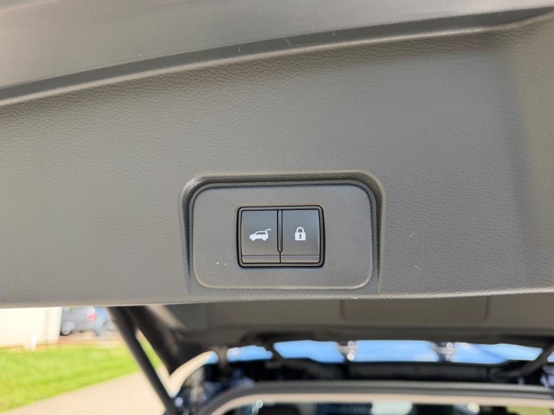 Nissan Rogue Vehicle Full-screen Gallery Image 6