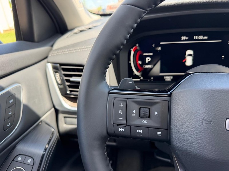 Nissan Rogue Vehicle Full-screen Gallery Image 13
