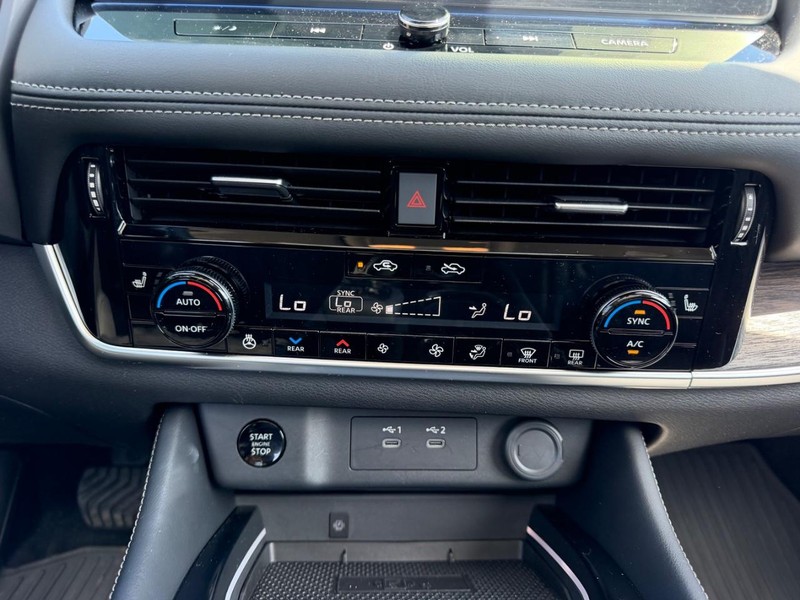 Nissan Rogue Vehicle Full-screen Gallery Image 16