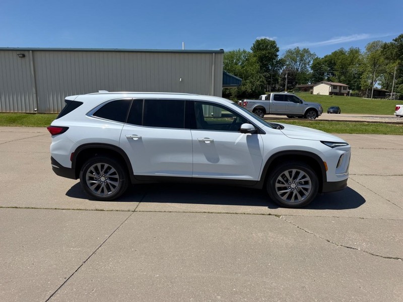 Buick Enclave Vehicle Full-screen Gallery Image 2