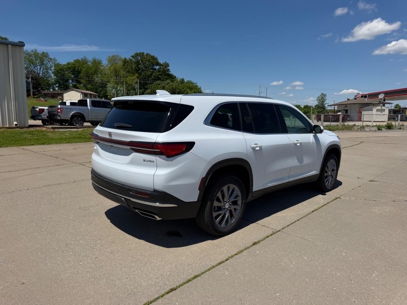 Buick Enclave Vehicle Full-screen Gallery Image 3