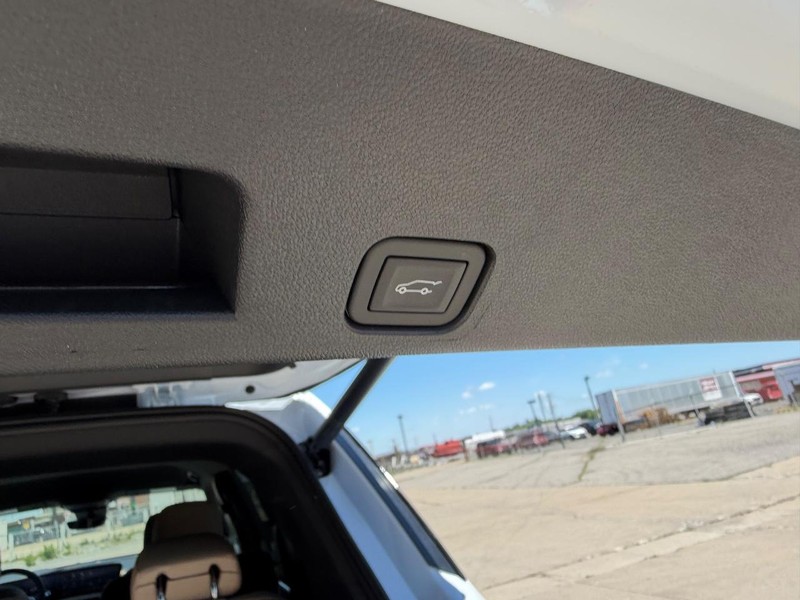Buick Enclave Vehicle Full-screen Gallery Image 6
