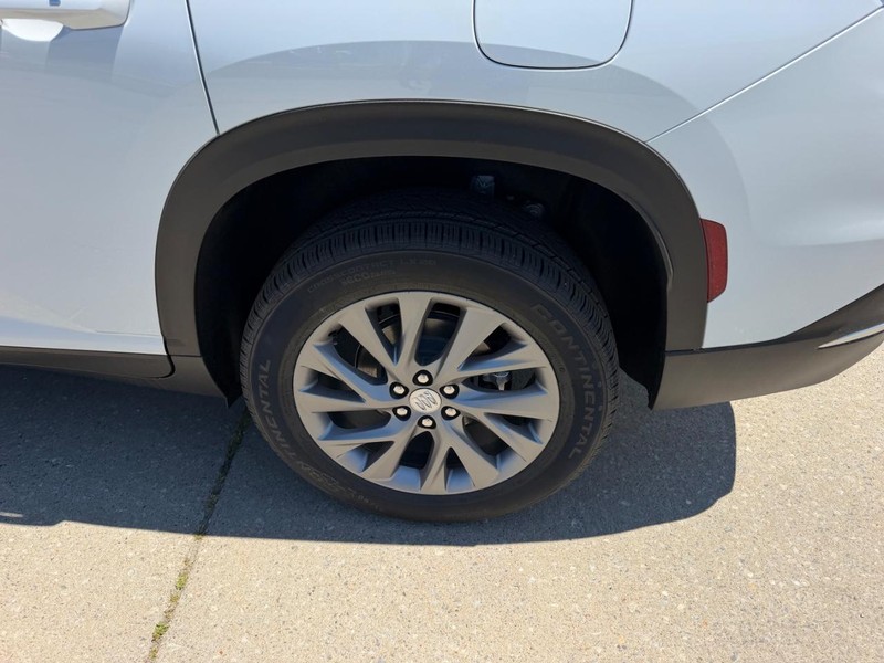 Buick Enclave Vehicle Full-screen Gallery Image 7