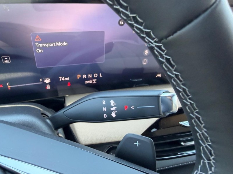 Buick Enclave Vehicle Full-screen Gallery Image 15