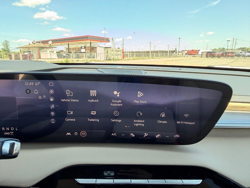 Buick Enclave Vehicle Full-screen Gallery Image 16