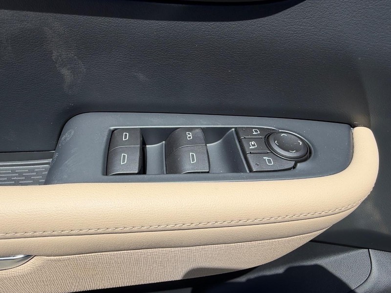 Buick Enclave Vehicle Full-screen Gallery Image 19