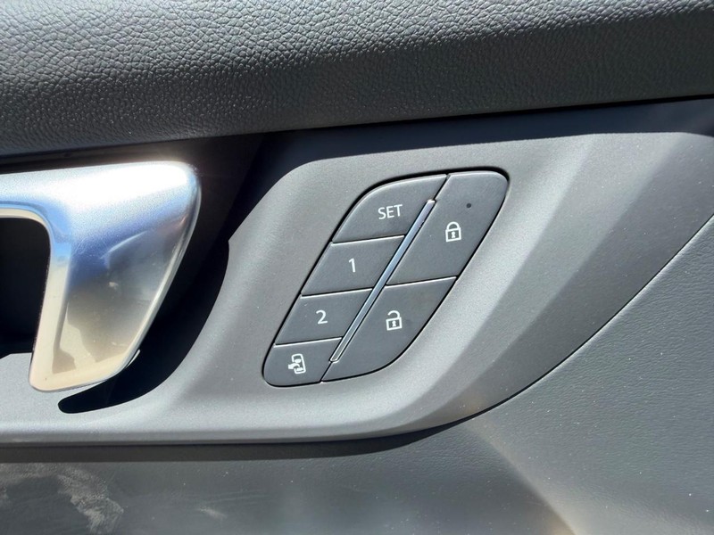 Buick Enclave Vehicle Full-screen Gallery Image 20