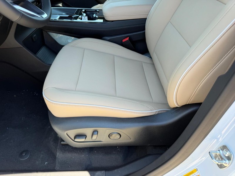 Buick Enclave Vehicle Full-screen Gallery Image 21