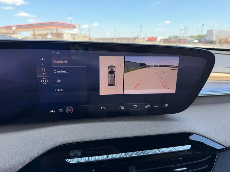 Buick Enclave Vehicle Full-screen Gallery Image 23