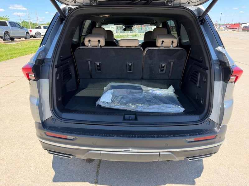 Buick Enclave Vehicle Full-screen Gallery Image 5