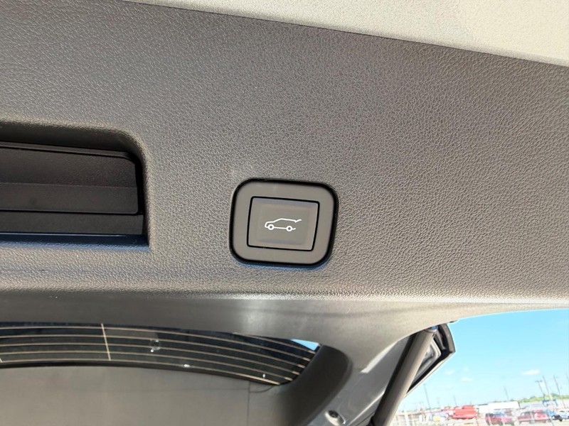 Buick Enclave Vehicle Full-screen Gallery Image 6