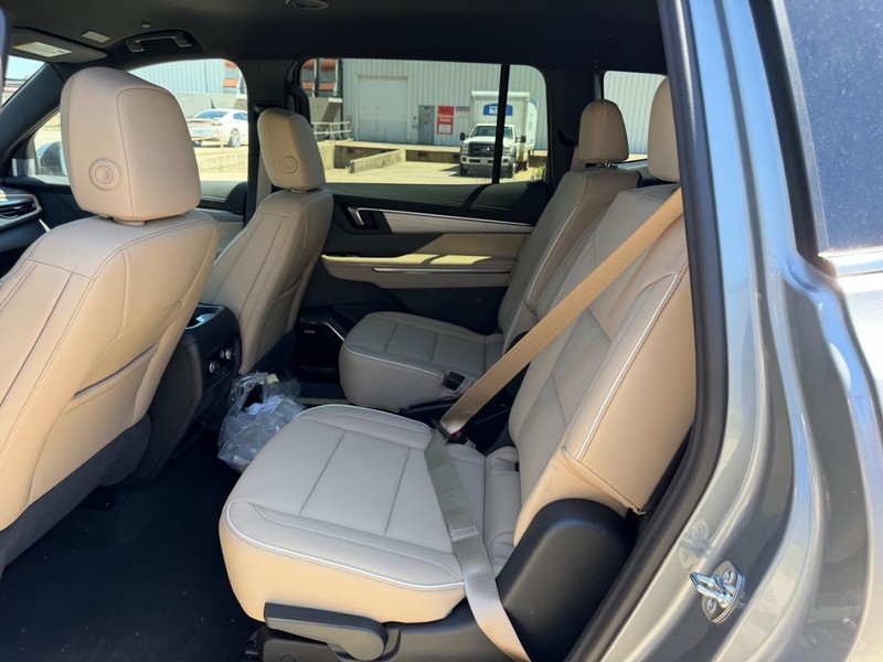 Buick Enclave Vehicle Full-screen Gallery Image 9