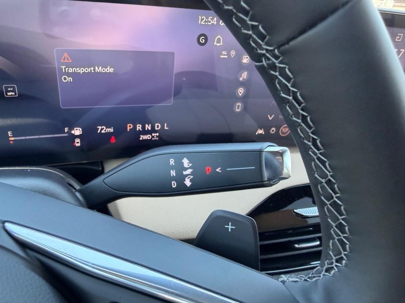 Buick Enclave Vehicle Full-screen Gallery Image 15