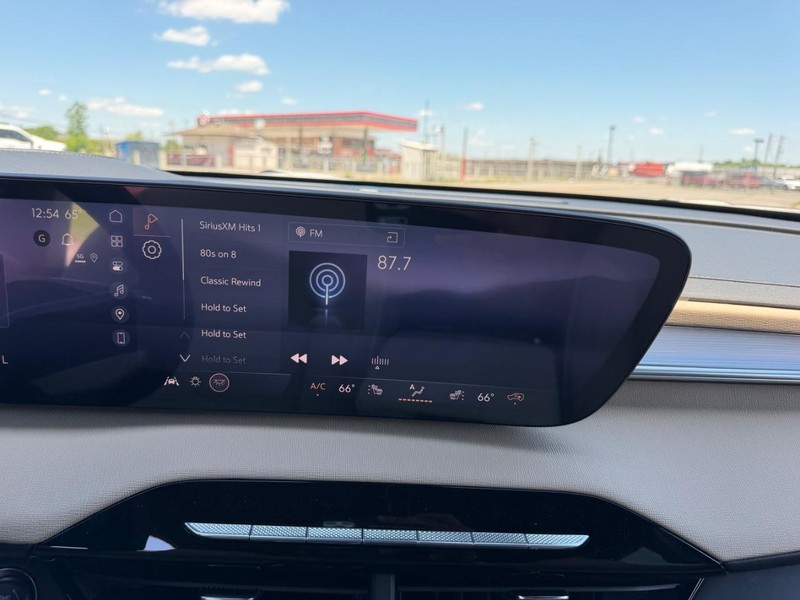 Buick Enclave Vehicle Full-screen Gallery Image 16