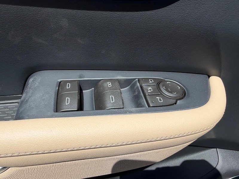 Buick Enclave Vehicle Full-screen Gallery Image 19