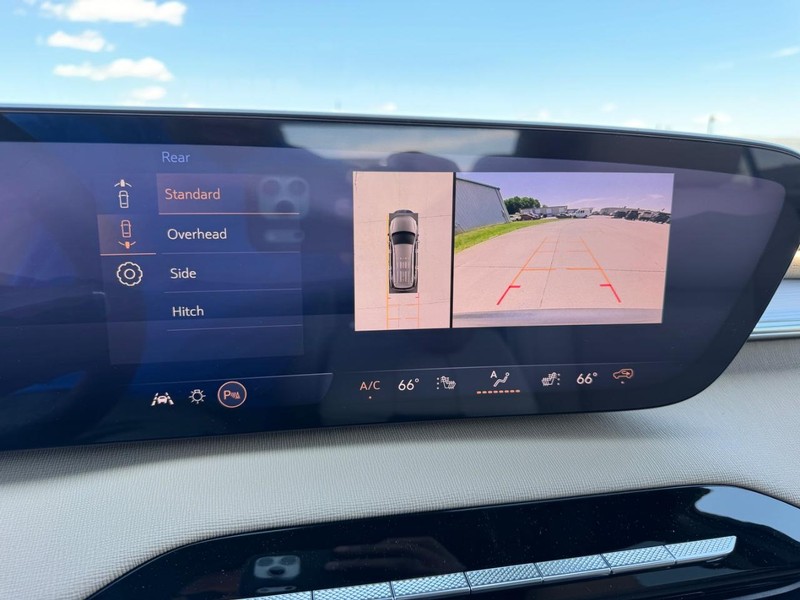 Buick Enclave Vehicle Full-screen Gallery Image 22