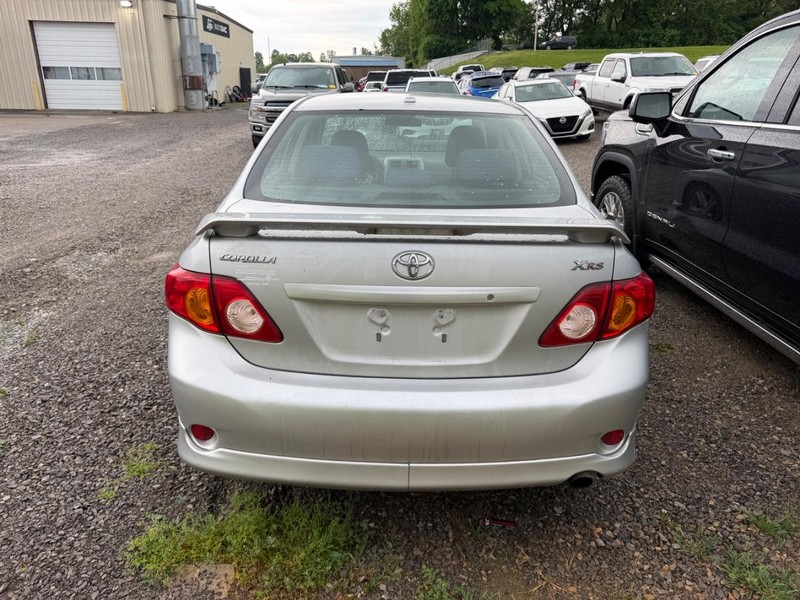 Toyota Corolla Vehicle Full-screen Gallery Image 3