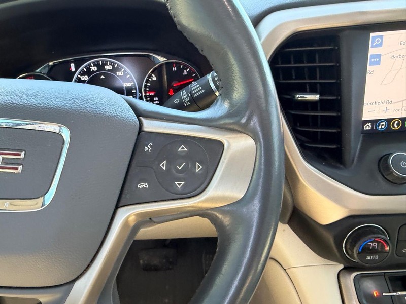 GMC Acadia Vehicle Full-screen Gallery Image 15