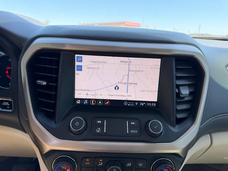 GMC Acadia Vehicle Full-screen Gallery Image 16