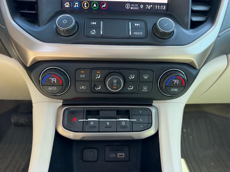 GMC Acadia Vehicle Full-screen Gallery Image 17